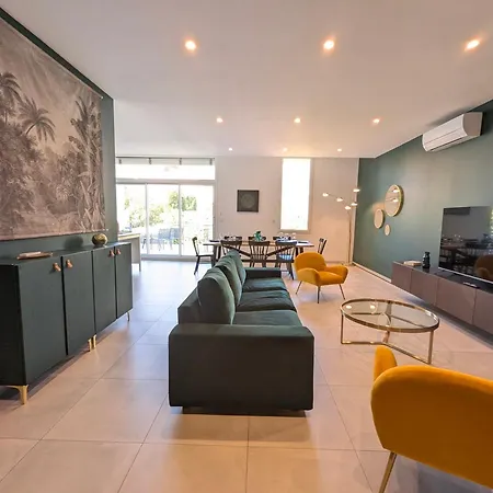 Colorchic 3 Etoiles - Parking Prive Terrasse Clim - 120m2 Plein Centre Mèze